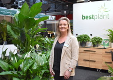 Nancy Zwirs bij de Spathiphyllums van Best Plant. 